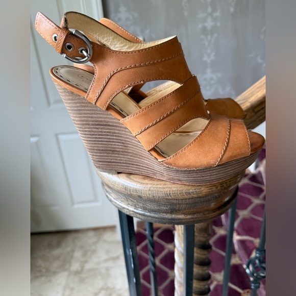 Coach Jazlyn Vachetta Wedge Tan Size 9 B. Very good condition. - Picture 6 of 15